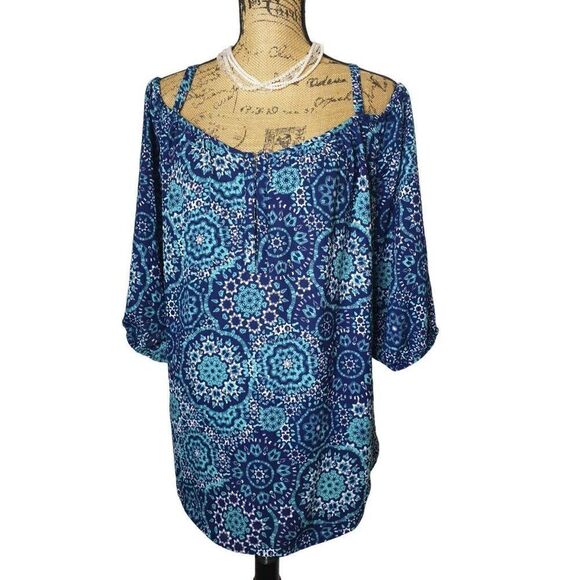 Torrid Cold Shoulder Top Medallion Print Chic Tunic Size 2X NWOT - Picture 1 of 8